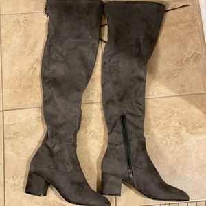Grey color over the knee suedes boots